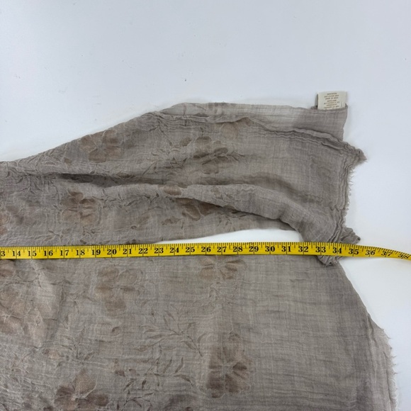 SAACHI Luxury Tan and Gold Textured Scarf with floral print- Beautifully made - Picture 10 of 11